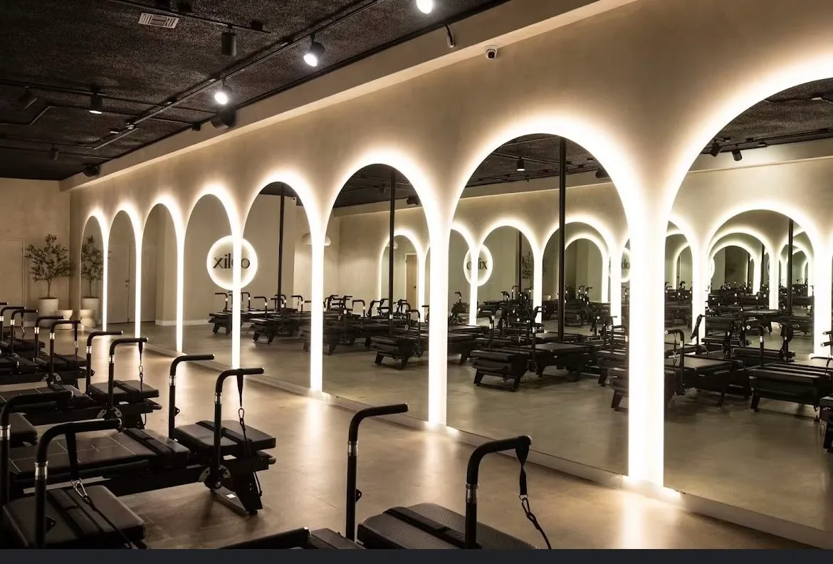 Custom mirror installed by American Glass Experts in Los Angeles