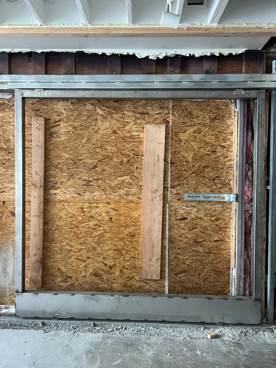 Emergency glass board-up by American Glass Experts